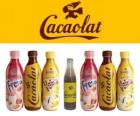Cacaolat является торговой маркой молочный коктейль и какао, но Есть также ваниль и клубника коктейли.